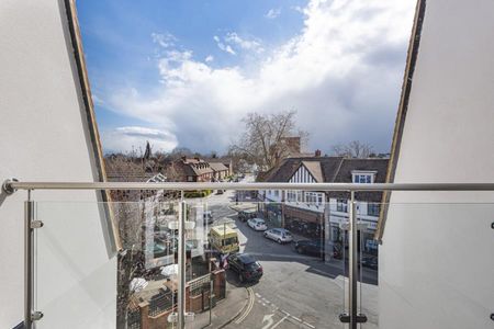 41B Station Approach, West Byfleet, Surrey, KT14 - Photo 2
