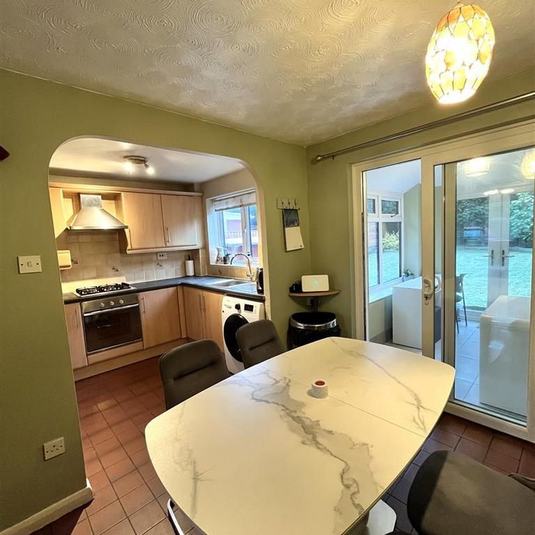 3 bedroom semi-detached house to rent - Photo 1