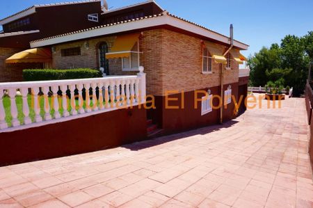 Luxury 4 room Detached House for rent in Torrent, Valencia - Photo 2