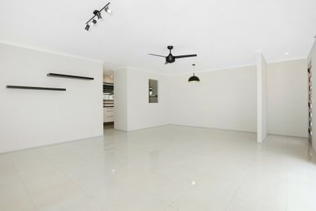 SPACIOUS CENTRAL DUPLEX - Photo 3