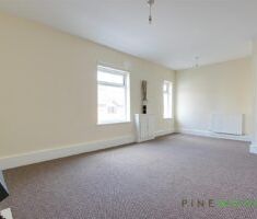 1 BEDROOM Flat - Photo 2