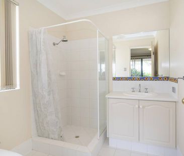 Charming Beachside Retreat - Your Coastal Haven Awaits! - Photo 3