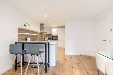 A superb modern ground floor one bedroom flat with a private terrace in a new development in Cannonmills. - Photo 2