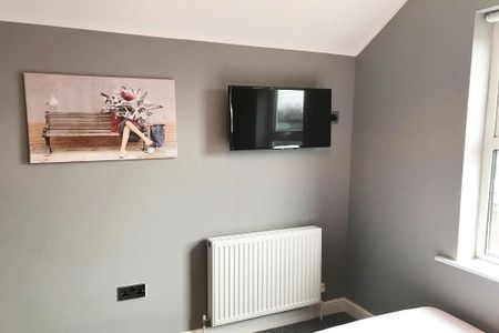 1 bedroom in a house share to rent - Photo 5