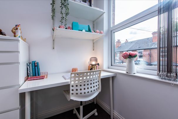 6 Bedroom Student Home. All Bills included. 51 week tenancy - Photo 1