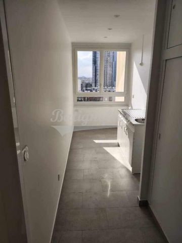 Location Appartement 2 pièces 49m² PARIS 19ème - Photo 2