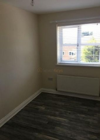 3 bedroom end of terrace house to rent - Photo 3