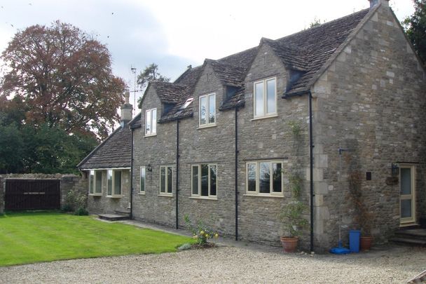 Petersfield - Photo 1