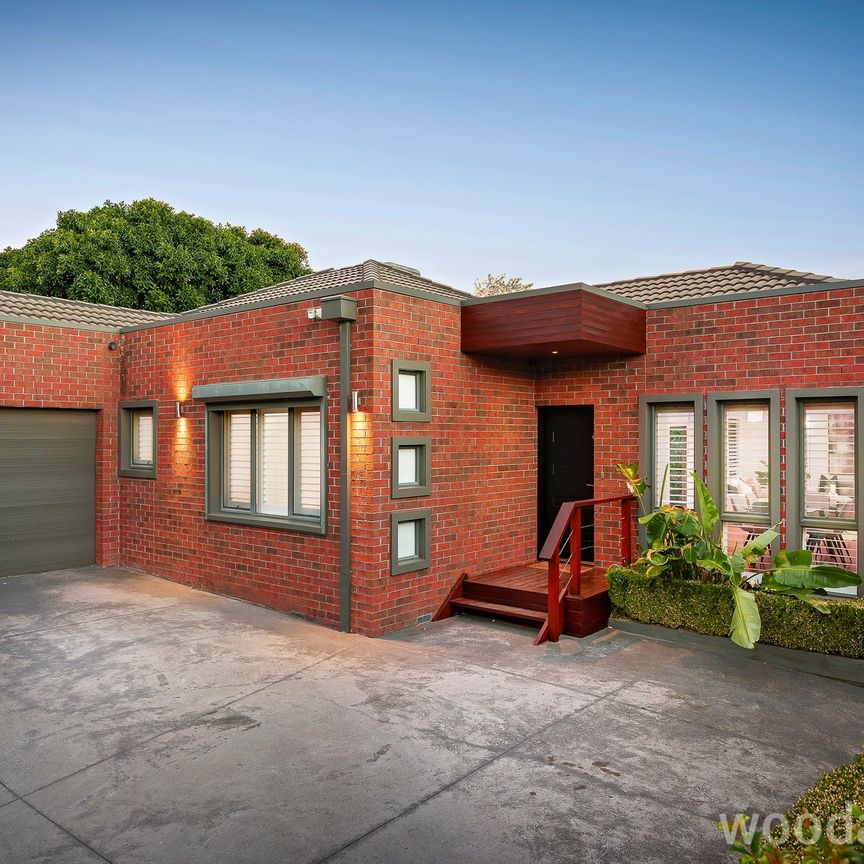 Elegant & Private 3-Bedroom Home in Leafy Box Hill South - Photo 1
