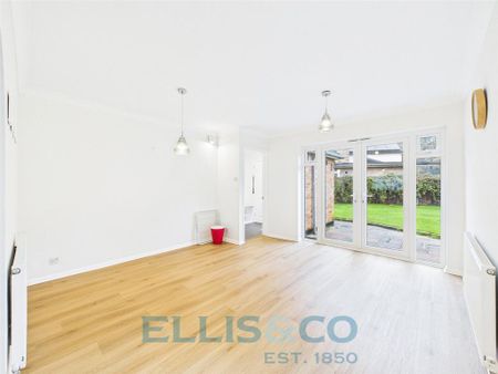 4 bedroom semi-detached house to rent - Photo 3