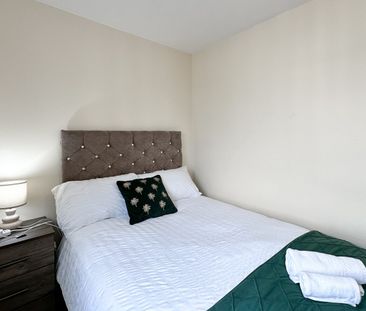 Room in a Shared House, Ashton Old Road, M11 - Photo 2