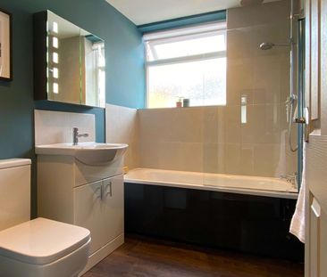 Beautiful 4 bed all en-suite Co-living home in central Macclesfield - Photo 1