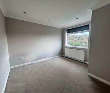 4 bedroom semi-detached house to rent - Photo 2