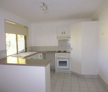 2/4 Harvey Court, Labrador - Photo 3