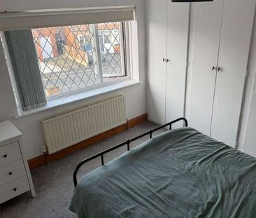 Tingley Crescent, Tingley, Wakefield, WF3 - Photo 4