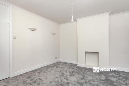 3 bedroom flat to rent - Photo 2