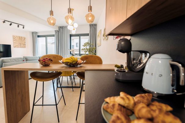 Casa adosada de alquiler en Calle Benalauria, 11, La Concha - Resina Golf - Photo 1