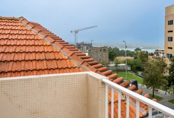 2+1 Bedroom Apartment in Canidelo (Remodeled)