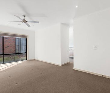 Large Family Home - Two Living Areas! - Photo 6