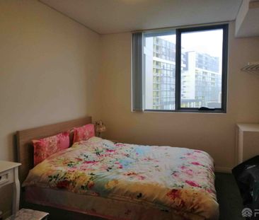 Large unfurnished one bedroom + study ( study room with door) for l... - Photo 1