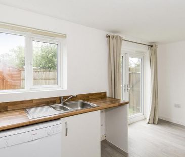 3 bedroom end of terrace house to rent - Photo 4