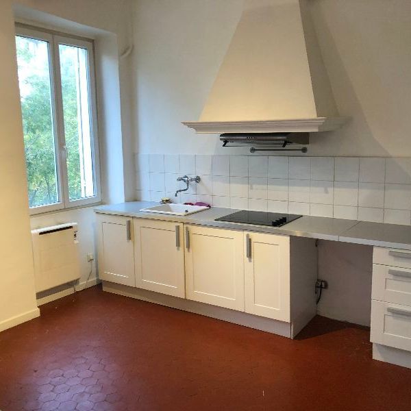 Appartement 2 pièces 57m2 MARSEILLE 6EME 836 euros - Photo 1