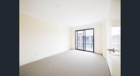 3 BEDROOM AIR CONDITION TOWN HOUSE - Photo 2