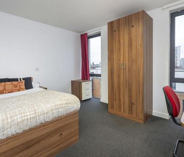 1 bedroom in a flat share to rent - Photo 1