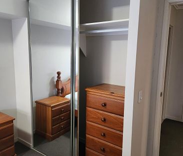 Shared furnished unit within walking distance to Griffith Uni - Photo 4