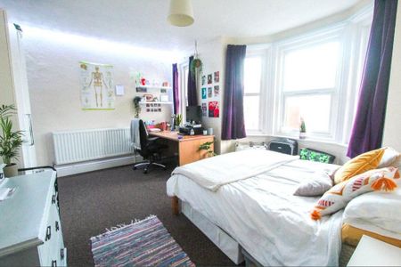 5 bedroom semi-detached house to rent - Photo 2