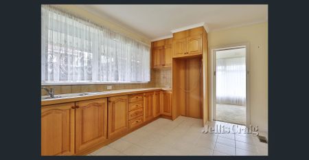 Bright & Spacious 3 Bedroom Family Home in Prime Burwood Location - Photo 5