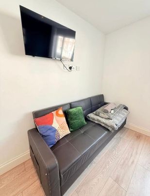 Room in a Shared House, Malvern Road, NW6 - Photo 1