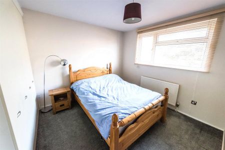 3 bedroom semi-detached house to rent - Photo 4