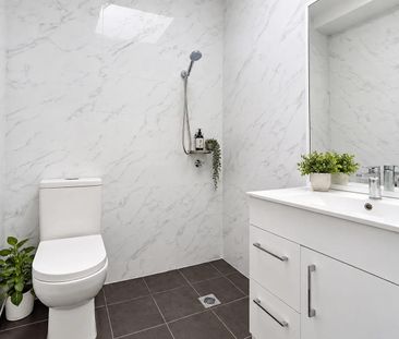 Modern 3-Bed 2 Bath Townhouse in The Heart of Blacktown - Photo 6