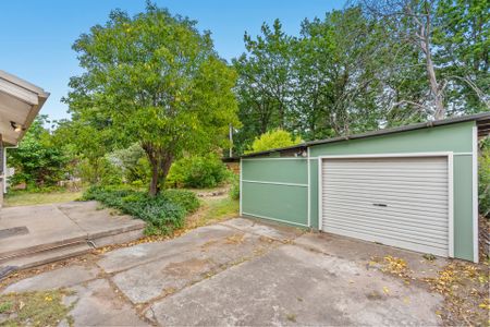 A generous home minutes from everything - Photo 4