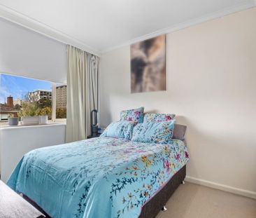 Chic South Yarra Living with Elevated Views and Unbeatable Convenience - Photo 5