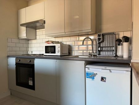 1 Bedroom - Photo 4