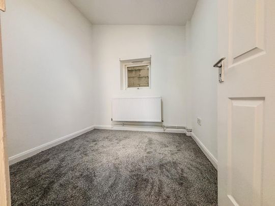 2 Bedroom Flat To Let - HP11 - Photo 1