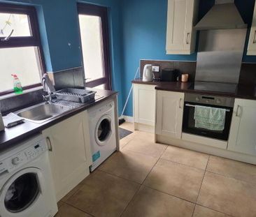 64 Brownlow Terrace, Lurgan, Craigavon, BT67 9AU - Photo 2