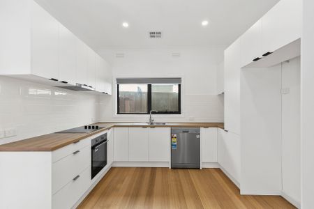 13 Deakin Street, Mitcham - Photo 2