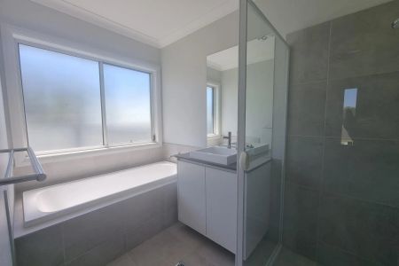 Four Bedroom Family Home - Photo 2