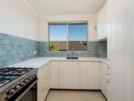 Top Floor Unit in Sought After Pocket of Newport - Photo 2