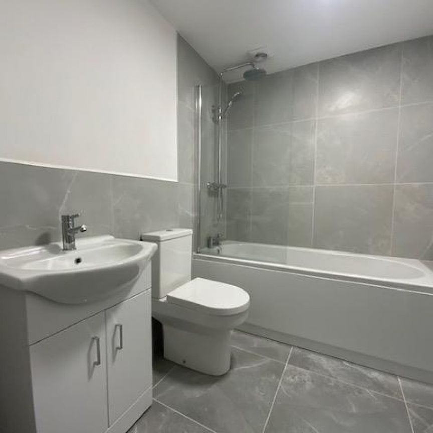 2 bedroom Flat To Let - Photo 1