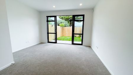 Unit 8, 2 Stokes Avenue, Te Atatu Peninsula, Auckland - Photo 5