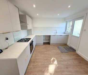3 bedroom end of terrace house to rent - Photo 6