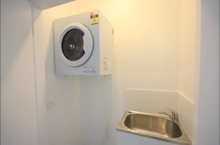 Spacious Two Bedroom Unit - Photo 5