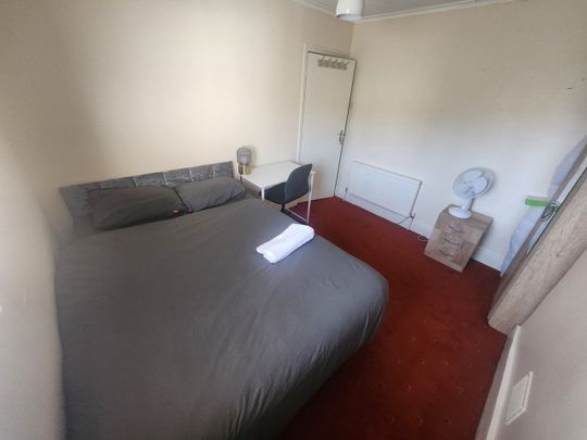 3 Bed Terraced House, Moffat Road, CR7 - Photo 1