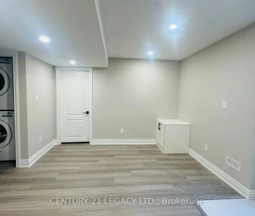 Detached Home For Lease | W9229421 - Photo 4