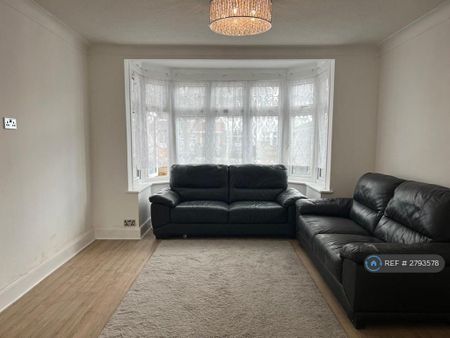 3 bedroom semi-detached house to rent - Photo 3