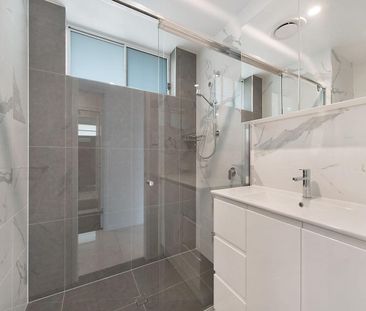 Spacious, Modern Townhouse with a Convenient Lifestyle - Photo 5